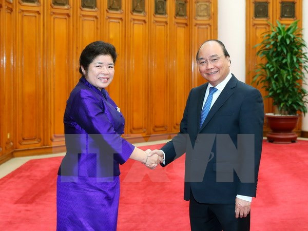 Nguyen Xuan Phuc reçoit la ministre du bureau du Premier ministre laotien ảnh 1 Nguyen Xuan Phuc reçoit la ministre du bureau du Premier ministre laotien ảnh 1
