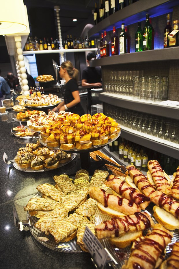 Célébration de la Journée mondiale des tapas à Hanoi ảnh 1 Célébration de la Journée mondiale des tapas à Hanoi ảnh 1