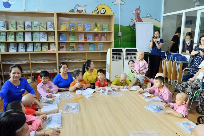 Une classe spéciale pour les enfants atteints du cancer ảnh 1