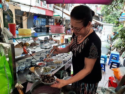 Une échoppe singulière dans la rue culinaire de Hanoï ảnh 1 Une échoppe singulière dans la rue culinaire de Hanoï ảnh 1