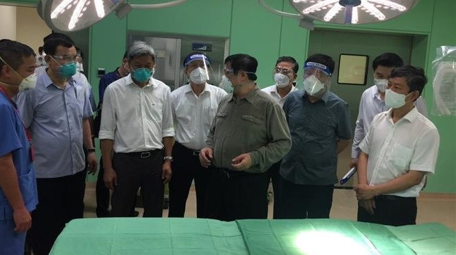 Le PM inspecte les établissements de traitement des patients de COVID-19 à Binh Duong ảnh 1 Le PM inspecte les établissements de traitement des patients de COVID-19 à Binh Duong ảnh 1
