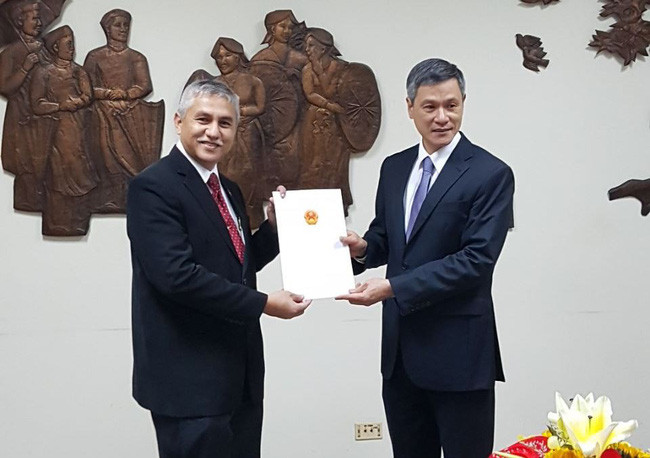 Hanif Salim assume le poste de consul général d'Indonésie à HCM-Ville ảnh 1 Hanif Salim assume le poste de consul général d'Indonésie à HCM-Ville ảnh 1
