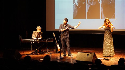 Les liens, premier concert du chanteur français Kwal à Hanoï ảnh 1