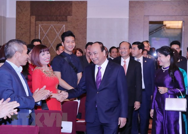 Le PM Nguyên Xuân Phuc rencontre des Vietnamiens en Autriche ảnh 1 Le PM Nguyên Xuân Phuc rencontre des Vietnamiens en Autriche ảnh 1
