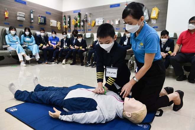 Lancement d'un programme d’orientation professionnelle en aviation civile ảnh 1 Lancement d'un programme d’orientation professionnelle en aviation civile ảnh 1