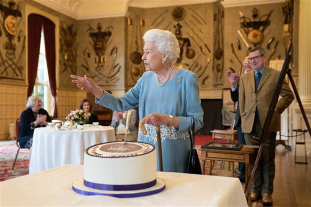 Des dirigeants vietnamiens saluent les 70 ans de règne d’Elizabeth II ảnh 2