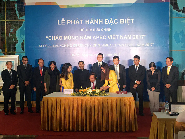 Diffusion d’une collection de timbres saluant l’Année de l’APEC Vietnam 2017 ảnh 1 Diffusion d’une collection de timbres saluant l’Année de l’APEC Vietnam 2017 ảnh 1