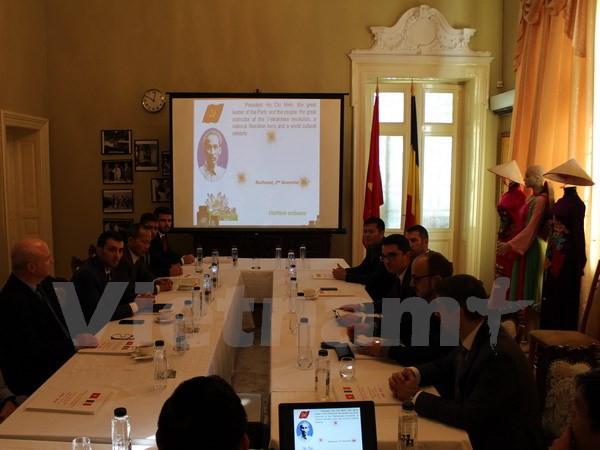 Colloque et exposition photographique sur le Président Ho Chi Minh en Roumanie ảnh 1 Colloque et exposition photographique sur le Président Ho Chi Minh en Roumanie ảnh 1