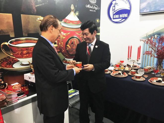 APEC 2017 : L’exposition «Vietnam, partenaire d’affaires fiable et potentiel » à Dà Nang ảnh 4 APEC 2017 : L’exposition «Vietnam, partenaire d’affaires fiable et potentiel » à Dà Nang ảnh 4