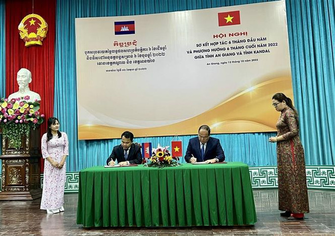 An Giang coopère avec la province cambodgienne de Kandal pour assurer la sécurité frontalière ảnh 2 An Giang coopère avec la province cambodgienne de Kandal pour assurer la sécurité frontalière ảnh 2
