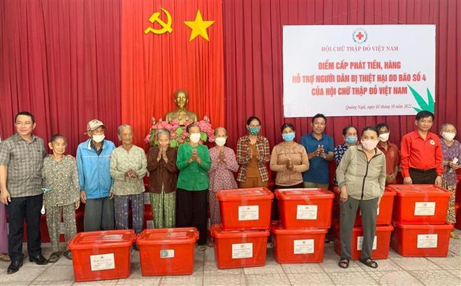 La Croix-Rouge du Vietnam soutient aux victimes des inondations à Quang Ngai ảnh 1 La Croix-Rouge du Vietnam soutient aux victimes des inondations à Quang Ngai ảnh 1