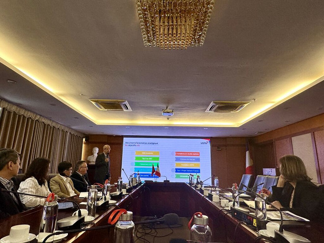 Une visite préparatoire à l'Université Vietnam - France pour son accréditation HCERES ảnh 1