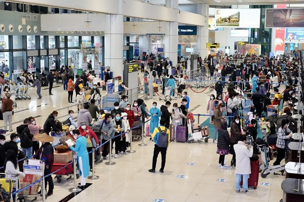 L'aéroport de Noi Bai pourrait recevoir 80.000 passagers par jour pendant le Nouvel An lunaire ảnh 1 L'aéroport de Noi Bai pourrait recevoir 80.000 passagers par jour pendant le Nouvel An lunaire ảnh 1