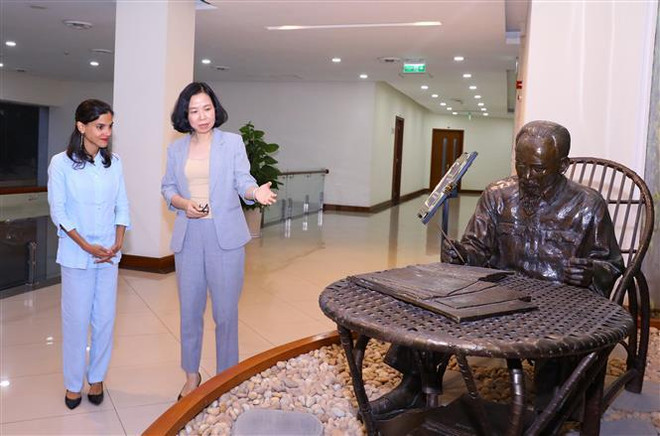 Renforcement de la coopération entre la VNA et le quotidien Granma de Cuba ảnh 1 Renforcement de la coopération entre la VNA et le quotidien Granma de Cuba ảnh 1