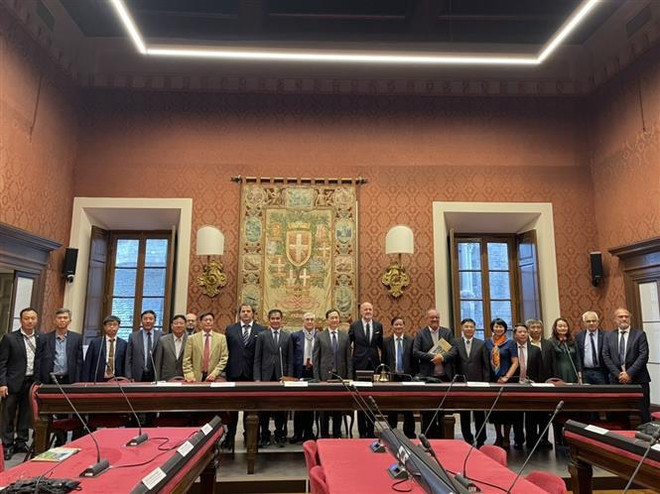 Renforcer la coopération entre la province vietnamien de Lam Dong et la ville italienne de Côme ảnh 1 Renforcer la coopération entre la province vietnamien de Lam Dong et la ville italienne de Côme ảnh 1