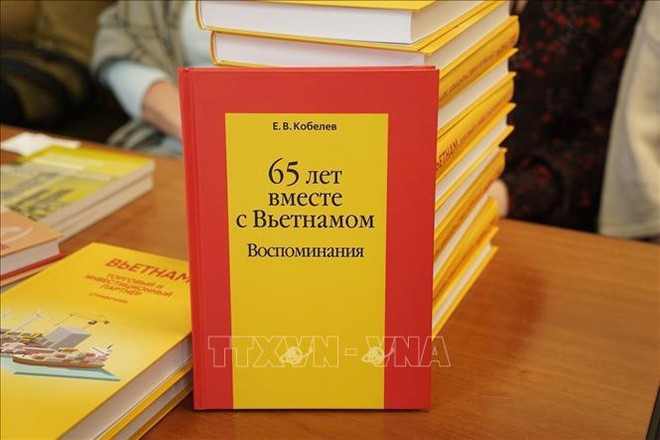 Un expert russe présente son livre intitulé "Mémoires de 65 ans avec le Vietnam" ảnh 1 Un expert russe présente son livre intitulé "Mémoires de 65 ans avec le Vietnam" ảnh 1