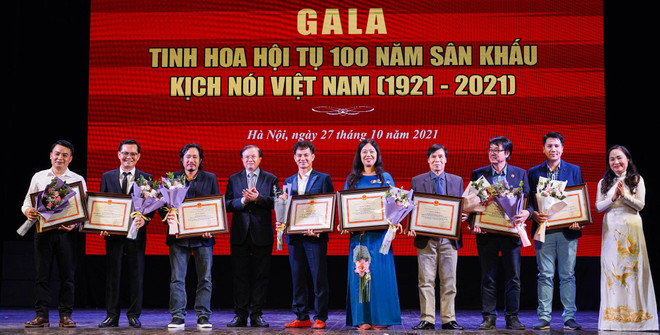 Quintessence des 100 ans du théâtre parlé du Vietnam ảnh 2 Quintessence des 100 ans du théâtre parlé du Vietnam ảnh 2
