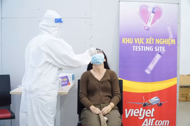 Vietjet augmente ses services et offre des tests du COVID-19 gratuits ảnh 3