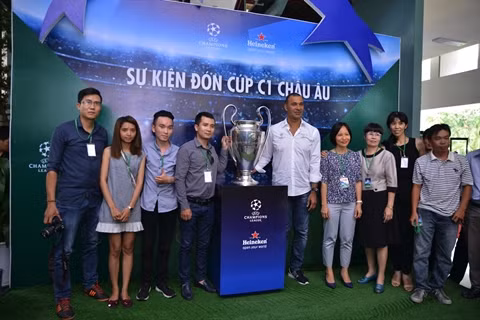Le trophée de la Ligue des Champions présenté au Vietnam ảnh 1 Le trophée de la Ligue des Champions présenté au Vietnam ảnh 1