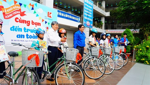 Hô Chi Minh-Ville : Lancement de l’action “ Aller à l’école en toute sécurité” ảnh 1 Hô Chi Minh-Ville : Lancement de l’action “ Aller à l’école en toute sécurité” ảnh 1