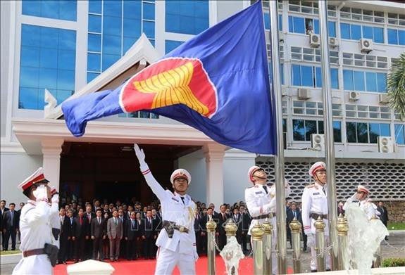 Célébration du 52e anniversaire de la fondation de l’ASEAN en Indonésie ảnh 1