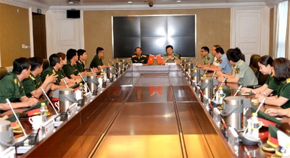 Echanges entre jeunes officiers vietnamiens et chinois ảnh 1 Echanges entre jeunes officiers vietnamiens et chinois ảnh 1