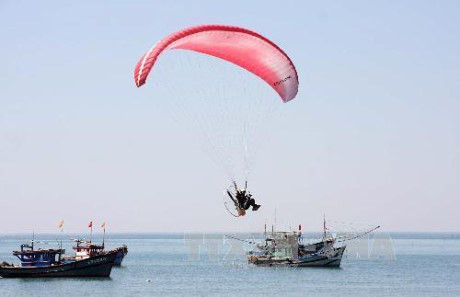 Plus de 100 sportifs au Championnat de parapente de Da Nang élargie 2017 ảnh 2 Plus de 100 sportifs au Championnat de parapente de Da Nang élargie 2017 ảnh 2