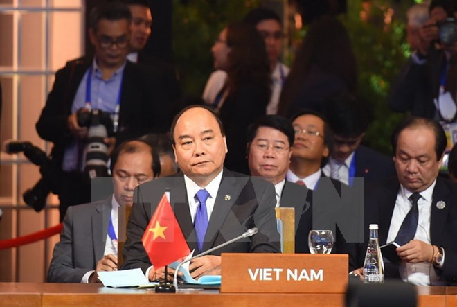 Le Premier ministre Nguyên Xuân Phuc lors du sommet de l’Asie de l’Est ảnh 1