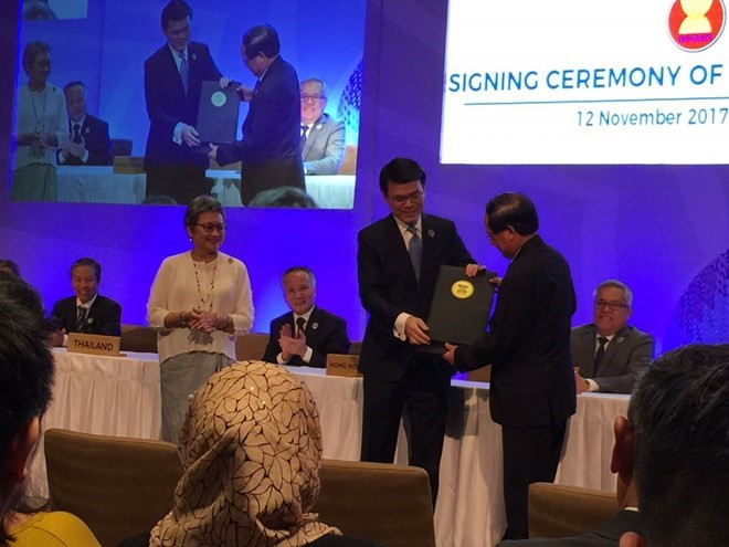 ASEAN signe des accords de libre-échange, d'investissement avec Hong Kong ảnh 1