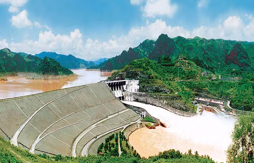 La centrale hydroélectrique de Hoà Binh, symbole de l’amitié Vietnam-Russie ảnh 2