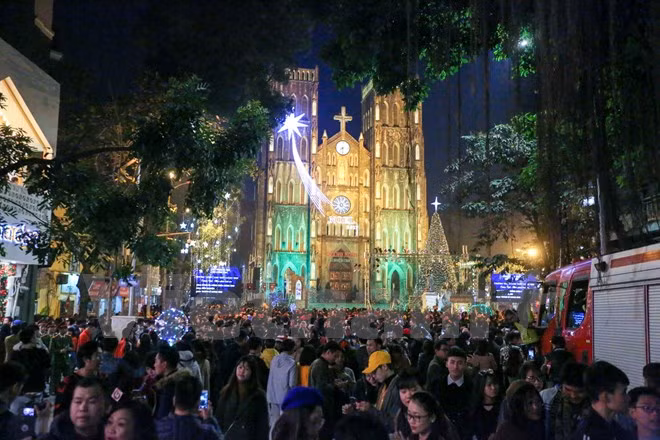 La magie de Noël a envahi les rues du Vietnam ảnh 1