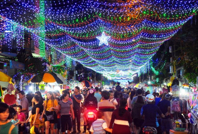 La magie de Noël a envahi les rues du Vietnam ảnh 5