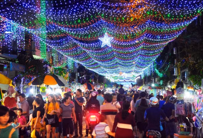 La magie de Noël a envahi les rues du Vietnam ảnh 5