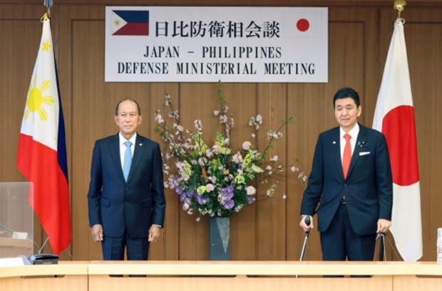 Les ministres de la Défense des Philippines et du Japon s'entretiennent ảnh 1 Les ministres de la Défense des Philippines et du Japon s'entretiennent ảnh 1