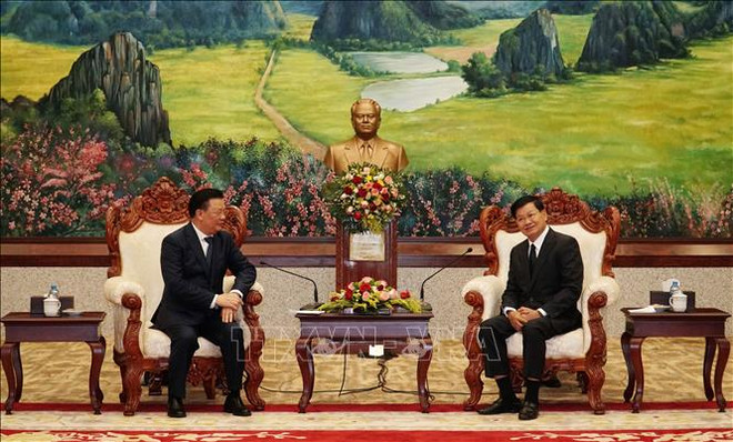 Les dirigeants lao apprécient la coopération étroite entre Hanoï et Vientiane ảnh 1 Les dirigeants lao apprécient la coopération étroite entre Hanoï et Vientiane ảnh 1