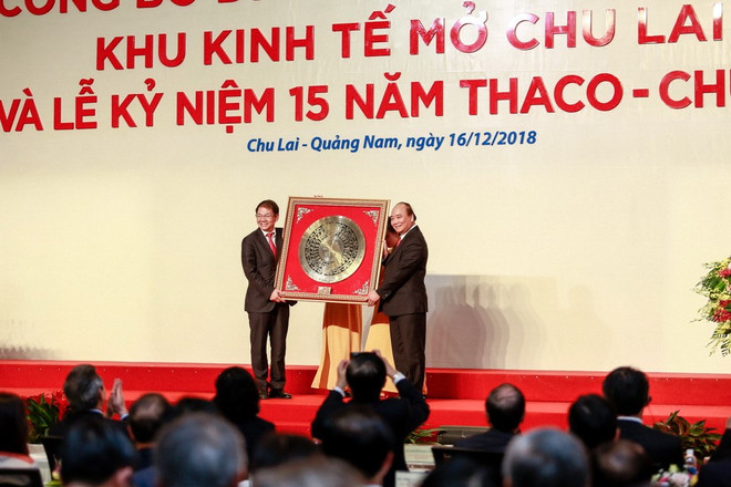 Le PM à une cérémonie des 15 ans du constructeur automobile Thaco-Chu Lai ảnh 1 Le PM à une cérémonie des 15 ans du constructeur automobile Thaco-Chu Lai ảnh 1