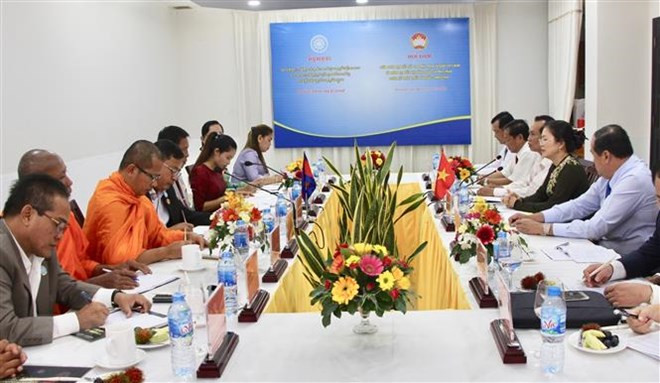 Renforcement des relations de coopération Vietnam-Cambodge ảnh 1