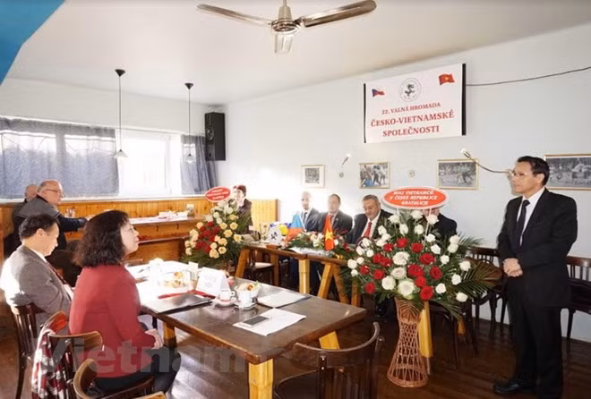 Le 22ème congrès de l'Association d'amitié République tchèque-Vietnam ảnh 1