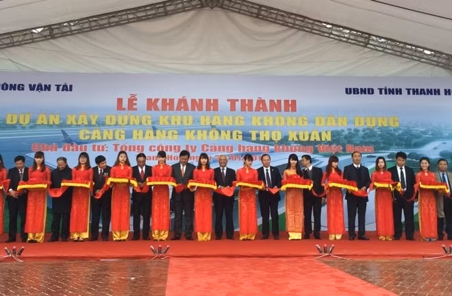 Inauguration de la zone d'aviation civile au sein de l'aéroport de Tho Xuan ảnh 1