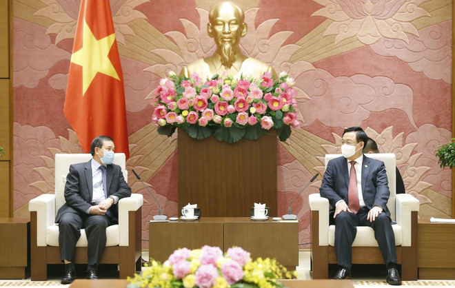 Le président de l’Assemblée nationale reçoit l’ambassadeur du Laos ảnh 1