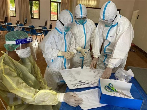 Des experts médicaux militaires vietnamiens aident le Laos à combattre le COVID-19 ảnh 1 Des experts médicaux militaires vietnamiens aident le Laos à combattre le COVID-19 ảnh 1