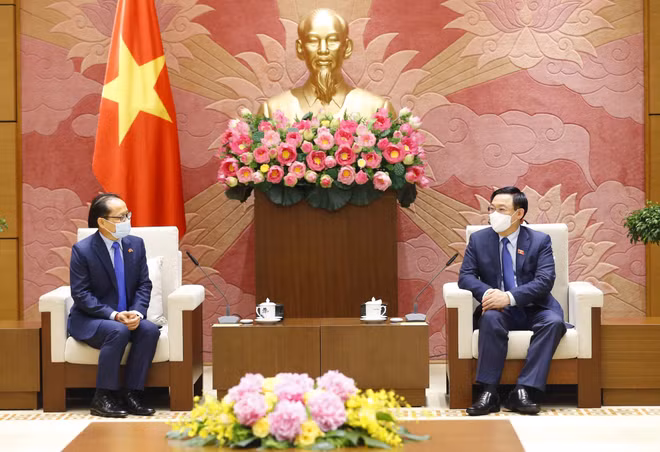 Le président de l’Assemblée nationale reçoit l’ambassadeur du Cambodge ảnh 1