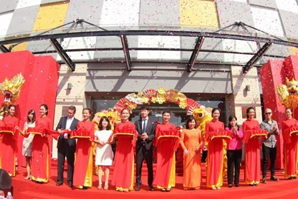 Vingroup inaugure simultanément trois centres commerciaux ảnh 1 Vingroup inaugure simultanément trois centres commerciaux ảnh 1
