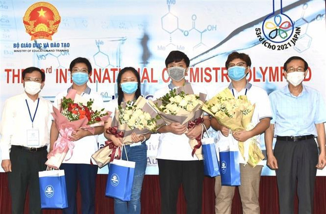 Quatre élèves vietnamiens primés aux Olympiades internationales de chimie 2021 ảnh 2 Quatre élèves vietnamiens primés aux Olympiades internationales de chimie 2021 ảnh 2