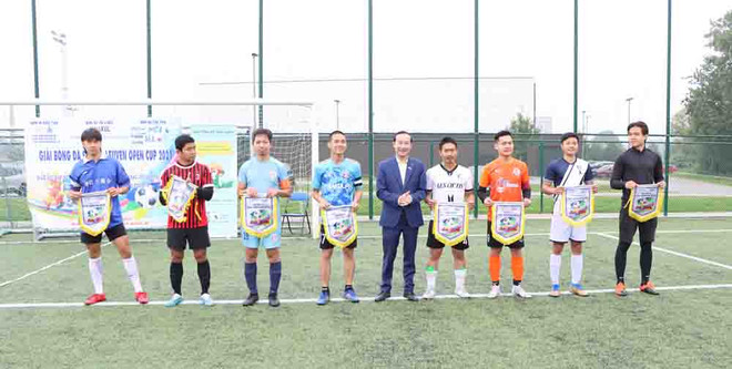 Tournoi de football des étudiants vietnamiens en Belgique en faveur du fonds de vaccin ảnh 1 Tournoi de football des étudiants vietnamiens en Belgique en faveur du fonds de vaccin ảnh 1