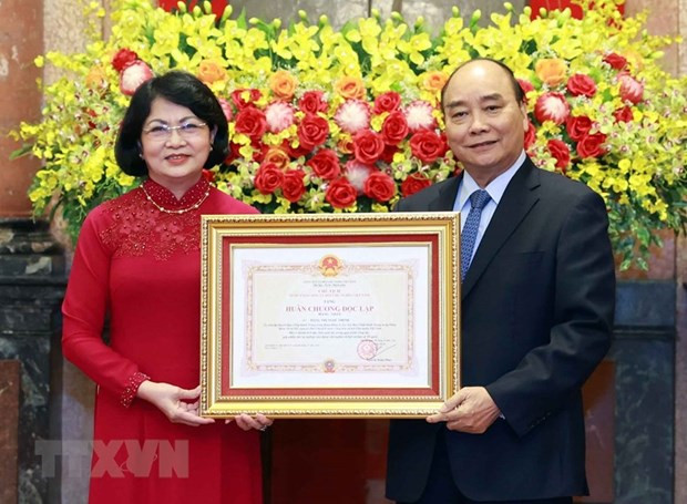L'Ordre de l’indépendance de première classe remis à l'ancienne vice-présidente Dang Thi Ngoc Thinh ảnh 1 L'Ordre de l’indépendance de première classe remis à l'ancienne vice-présidente Dang Thi Ngoc Thinh ảnh 1