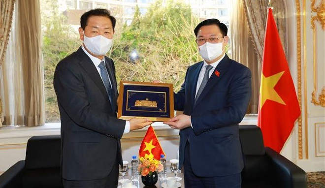 Le président de l'AN vietnamienne reçoit des dirigeants d'entreprises sud-coréennes ảnh 1 Le président de l'AN vietnamienne reçoit des dirigeants d'entreprises sud-coréennes ảnh 1