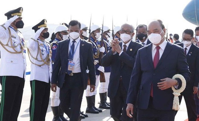 Le président Nguyen Xuan Phuc entame une visite d'État au Cambodge ảnh 1 Le président Nguyen Xuan Phuc entame une visite d'État au Cambodge ảnh 1