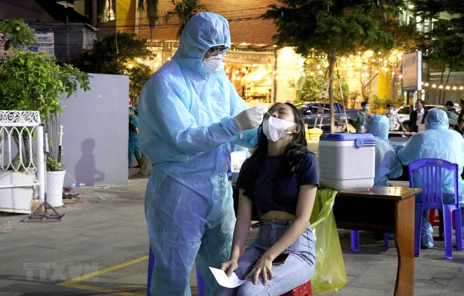 COVID-19 : 330 nouveaux cas confirmés dans le bilan actualisé à midi ảnh 1