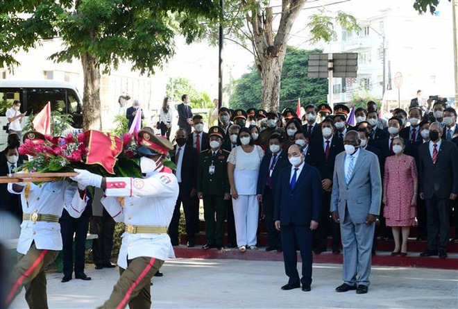 Entrevue entre le président vietnamien et le Premier ministre cubain ảnh 3 Entrevue entre le président vietnamien et le Premier ministre cubain ảnh 3